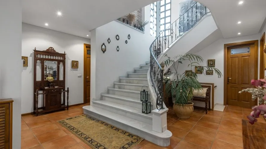 6 bedrooms villa for sale, La Veleta, Spain No. 1015 № 10