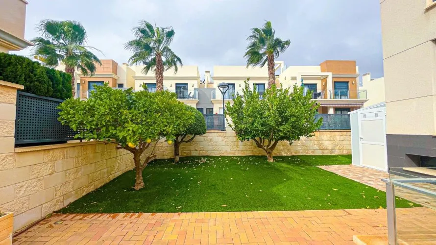 5 bedrooms villa for sale, La Zenia, Spain No. 1270 № 15