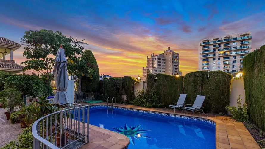6 bedrooms villa for sale, La Veleta, Spain No. 1015 № 16