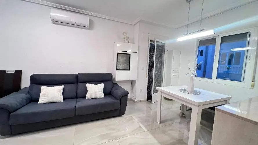 60m² apartment for sale, Torrevieja, Spain No. 2093 № 9