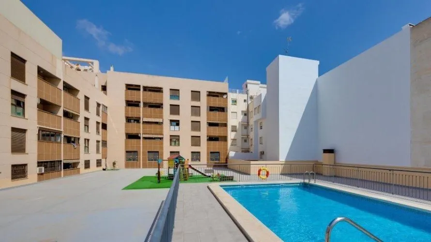 2 bedrooms apartment for sale, Torrevieja, Spain No. 1365 № 17