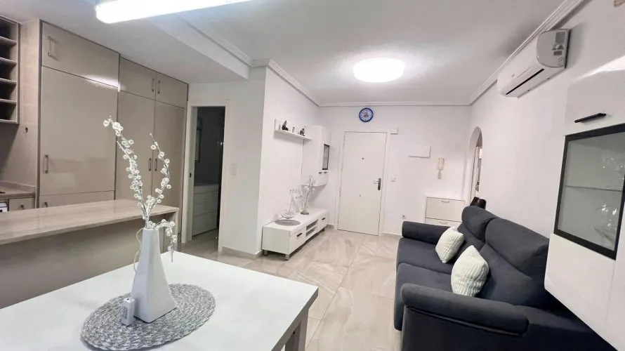 60m² apartment for sale, Torrevieja, Spain No. 2093 № 8