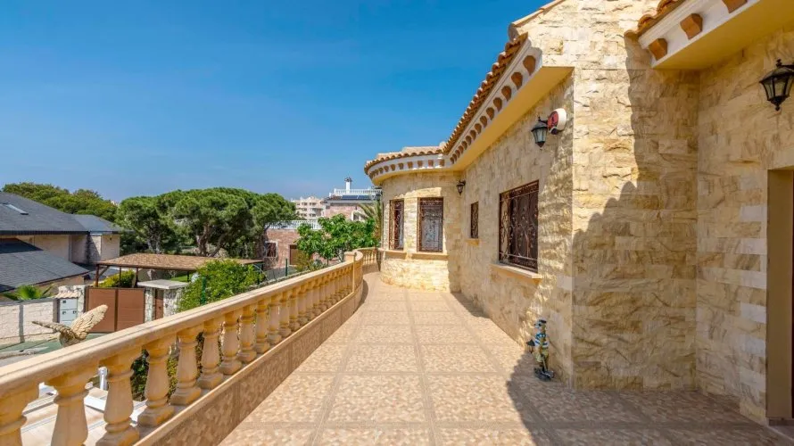 4 bedrooms villa for sale, Campoamor, Spain No. 1338 № 24