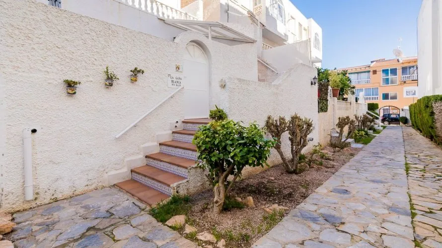 51m² apartment for sale, Torrevieja, Spain No. 2084 № 4