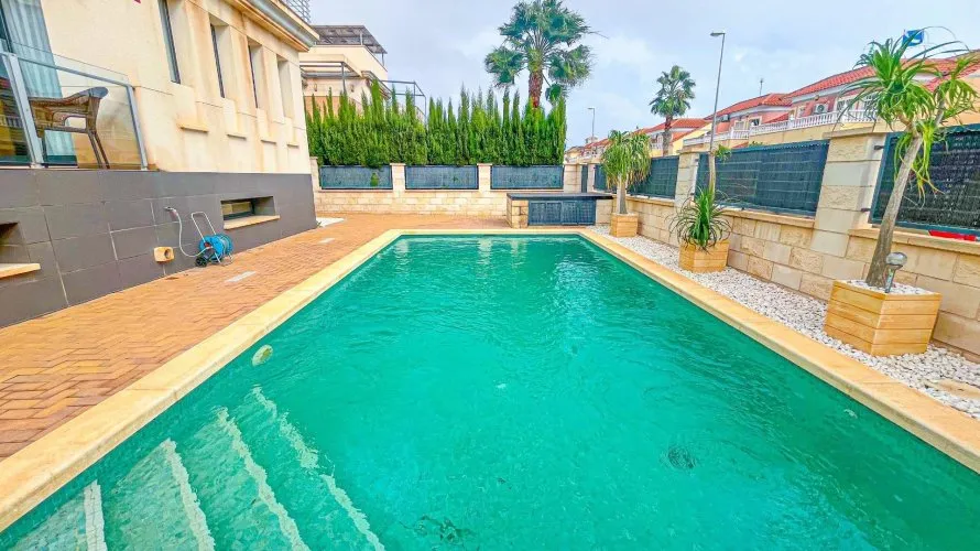 5 bedrooms villa for sale, La Zenia, Spain No. 1270 № 19