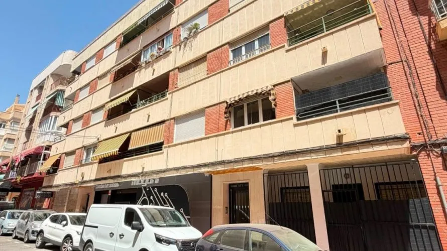 3 bedrooms apartment for sale, Torrevieja, Spain No. 2406 № 17