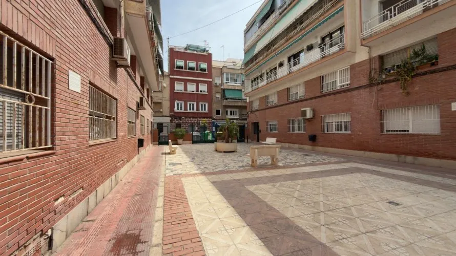 4 bedrooms apartment for sale, Alicante, Spain No. 2402 № 1