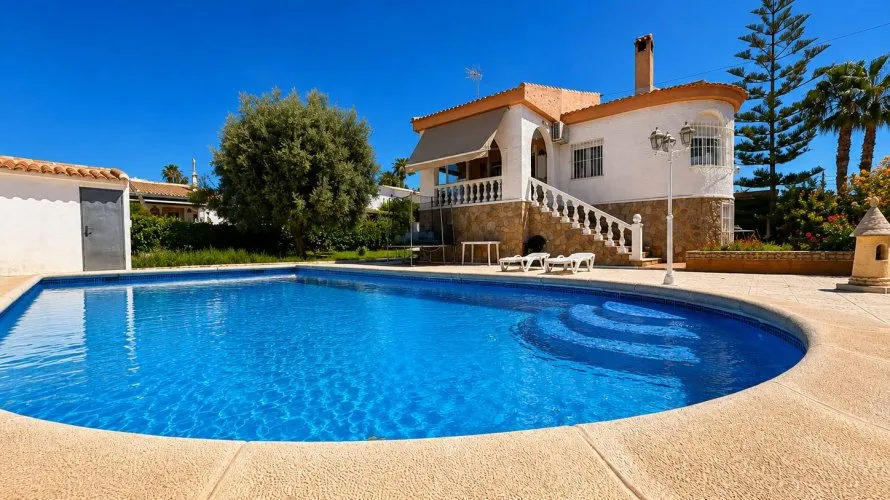 200m² villa for sale, Torrevieja, Spain No. 2394 № 3