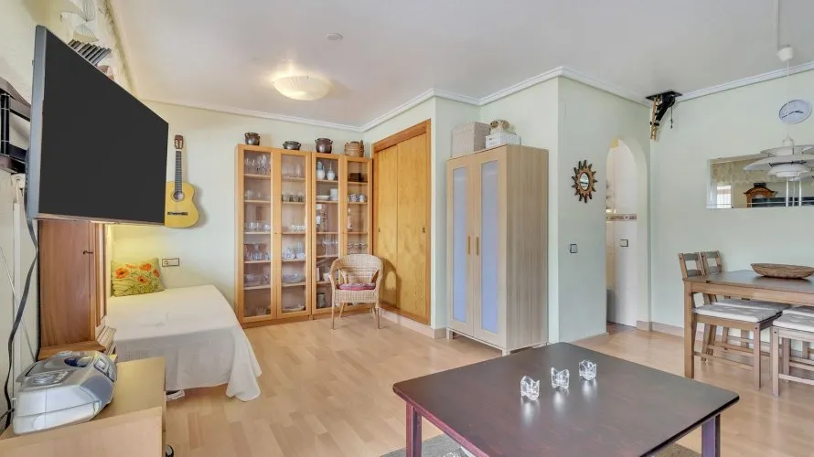 60m² apartment for sale, Torrevieja, Spain No. 2319 № 6