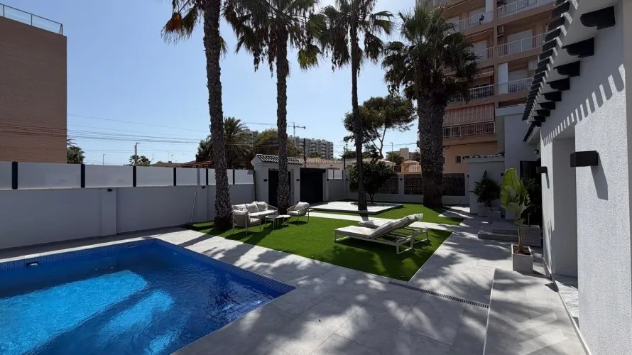 4 bedrooms villa for sale, Torrevieja, Spain No. 2436 № 14