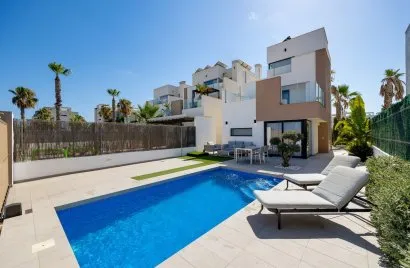 178m² villa for sale, Guardamar del Segura, Spain No. 2322
