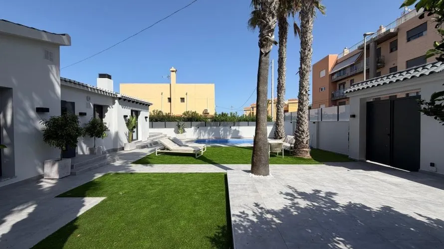 4 bedrooms villa for sale, Torrevieja, Spain No. 2436 № 3