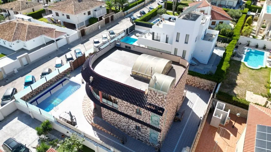 624m² villa for sale, La Zenia, Spain No. 2321