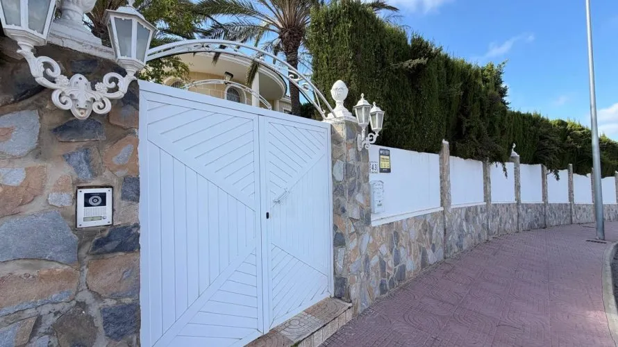 6 bedrooms villa for sale, Rojales, Spain No. 2396 № 22