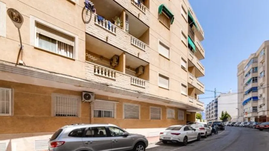 2 bedrooms apartment for sale, Torrevieja, Spain No. 2404 № 2