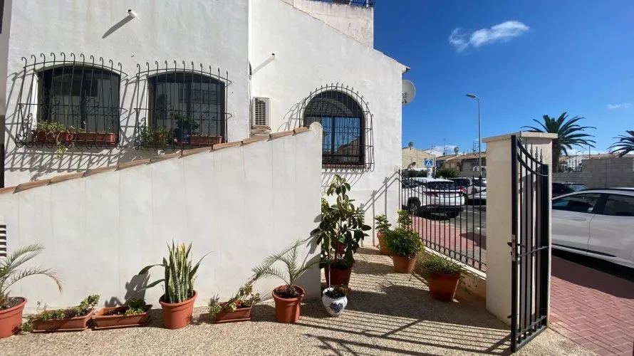 3 bedrooms apartment for sale, Torrevieja, Spain No. 2570 № 4
