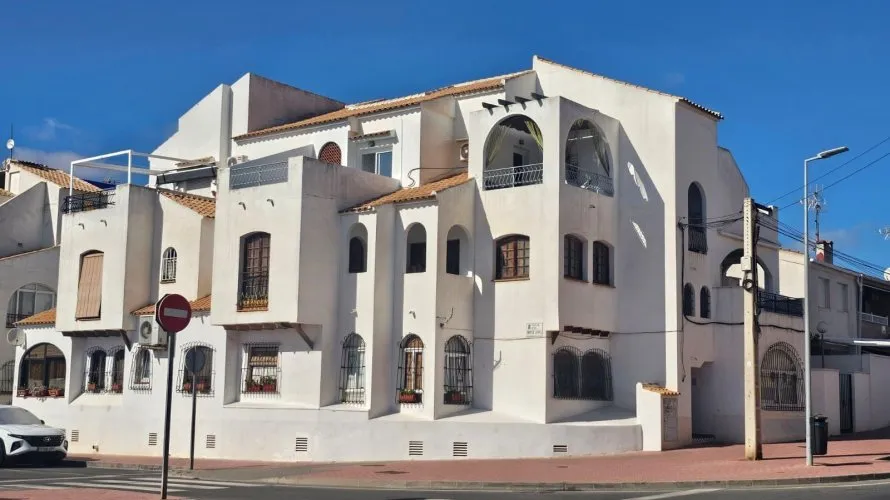 3 bedrooms apartment for sale, Torrevieja, Spain No. 2570 № 3