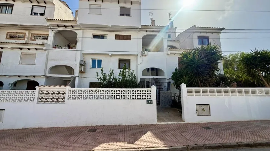 1 bedroom penthouse for sale, Torrevieja, Spain No. 2567 № 2