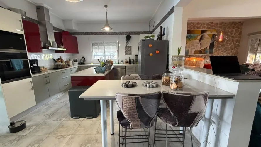 4 bedrooms apartment for sale, Catral, Spain No. 2822 № 10